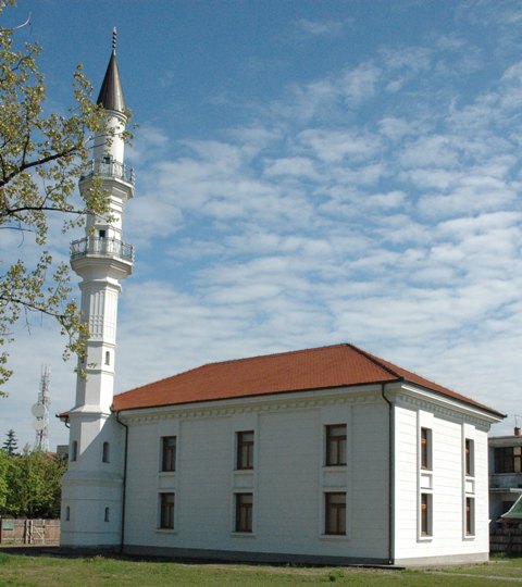 Oskrnavljena Atik džamija