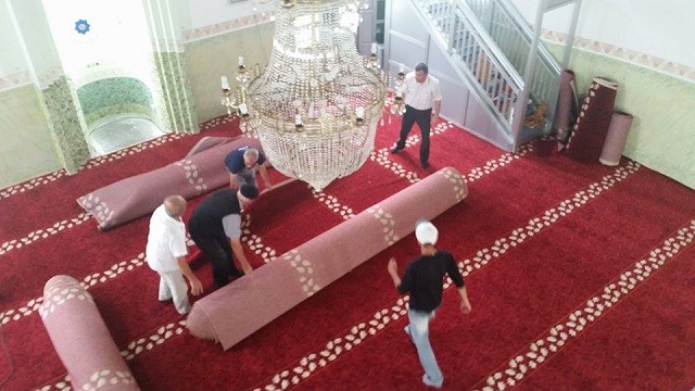 Novi tepisi u Atik čaršijskoj džamiji u Janji