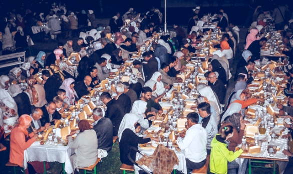 U Brčkom organiziran iftar za 2000 postača