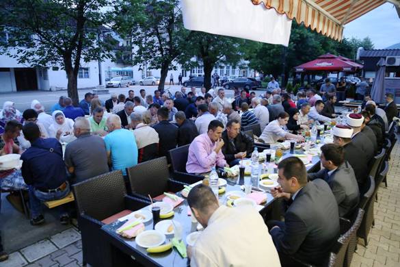 Narodni iftar u Bratuncu