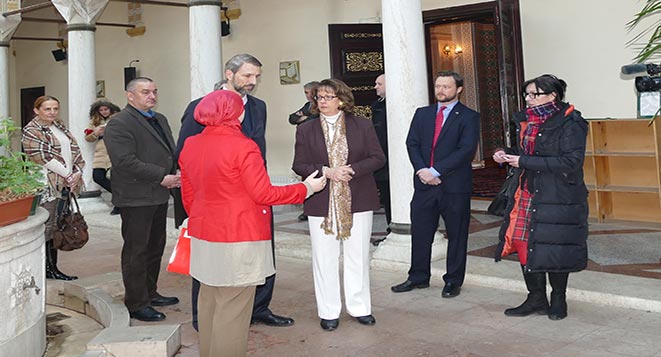 Ambasadorica Cormack posjetila Fakultet islamskih nauka: Ovdje sam da gradimo mostove