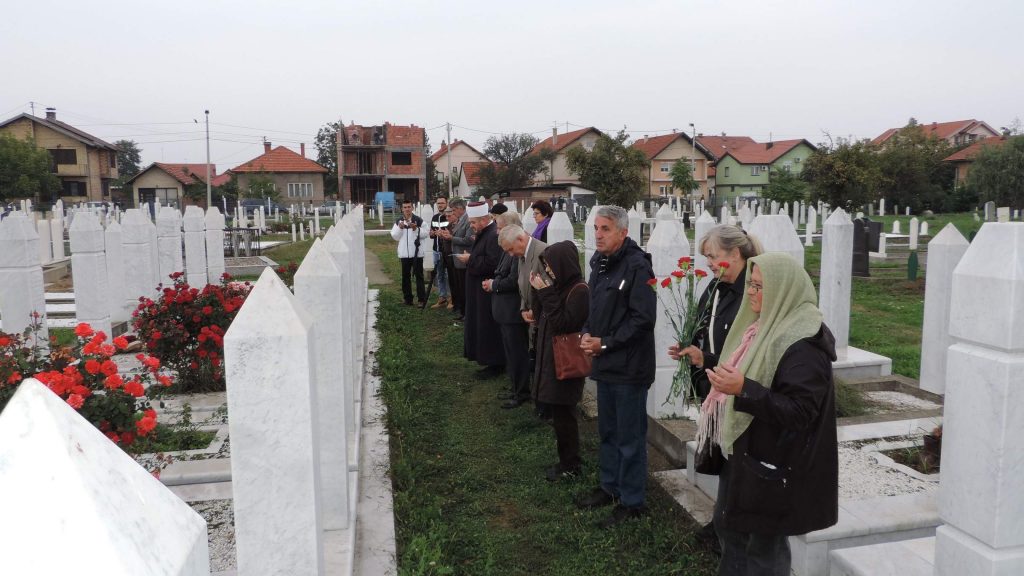 ZLOČIN BEZ KAZNE: U Bijeljini obilježeno 25 godina od ubistva 22 člana tri bošnjačke porodice, među kojima sedmero djece