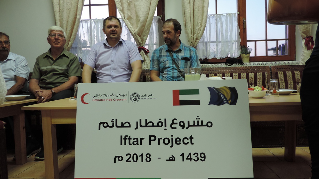 Crveni polumjesec Ujedinjenih Arapskih Emirata sponzorirao iftar za džematlije Bijeljine