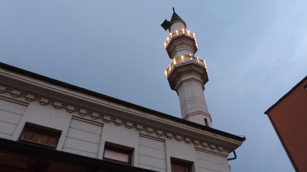 U dvorištu Sultan Sulejmanove Atik džamije organiziran iftar uz podršku Turske agencija za koordinaciju i razvoj TIKA