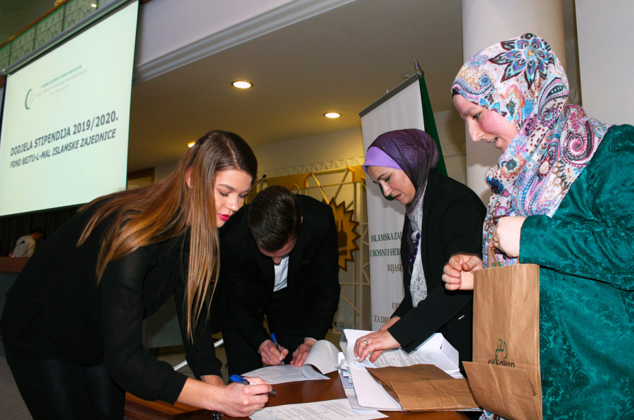 Rijaset Islamske zajednice u Bosni i Hercegovini za stipendije u 2020. godini izdvojio 400.000KM