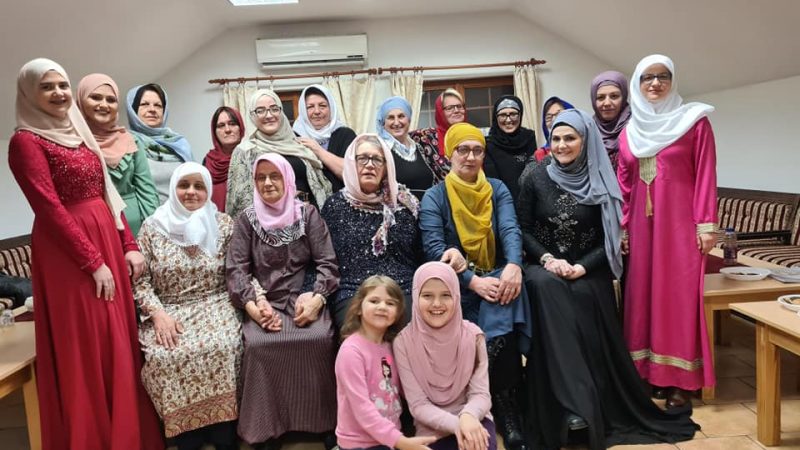 Druženje za žene posvećeno islamskom načinu odijevanja žene, hidžabu