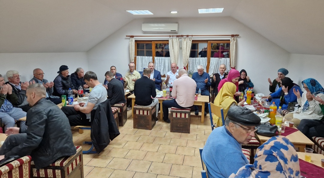 Mektebski centar – Iftar za džematlije