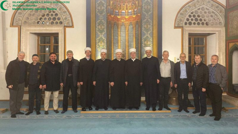 Muftije Islamske zajednice gosti u Muftijstvu sarajevskom: Muftija Fazlović se obratio vjernicima u Sultan Fatihovoj (Carevoj) džamiji