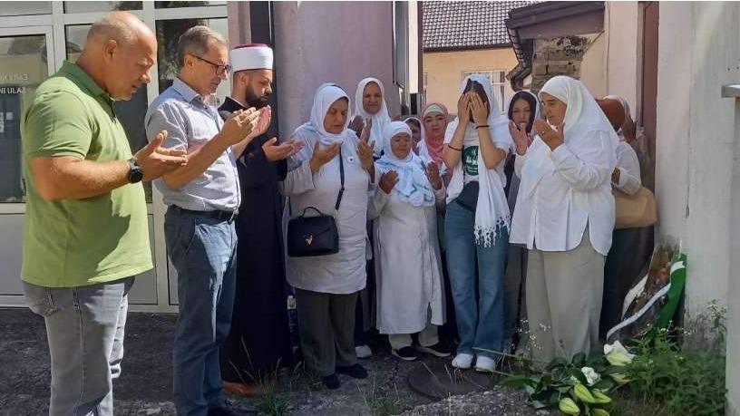 Majke Srebrenice i preživjele žrtve genocida obišli mjesta masovnih stratišta