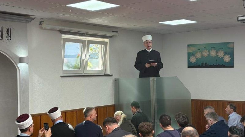 Muftija Fazlović na hutbi u Disseldorfu: Izazovi i kušnje života zahtijevaju trajne duhovne resurse
