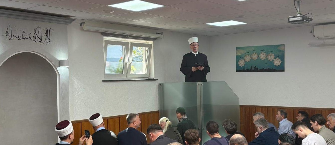 Muftija Fazlović na hutbi u Disseldorfu: Izazovi i kušnje života zahtijevaju trajne duhovne resurse