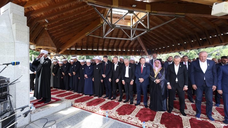 Potočari: Reisul-ulema predvodio dženazu za deset žrtava genocida