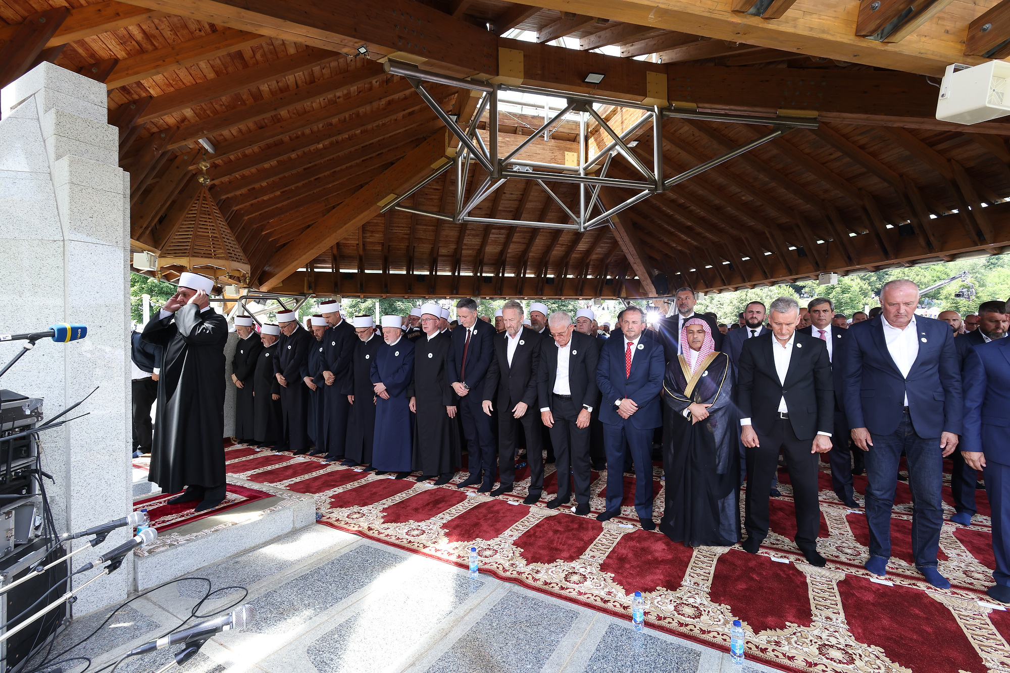 Potočari: Reisul-ulema predvodio dženazu za deset žrtava genocida